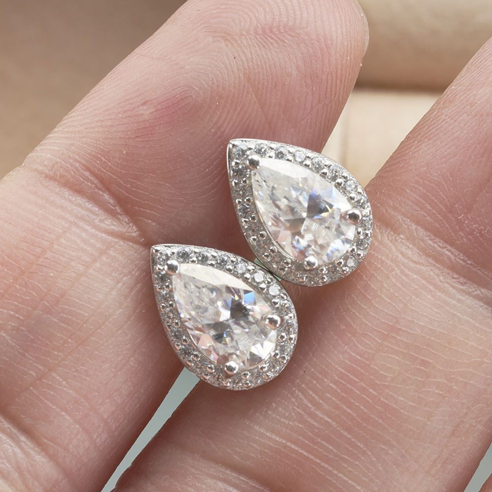 1 quilates X2 pendientes de piedra de moissanita blanca en forma de pera plata esterlina transfronteriza europea y americana dos pequeños pendientes de piedra de moissanita TK