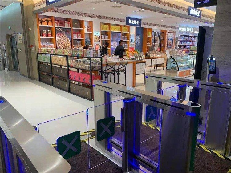 青岛地区商场用健康码人脸识别自助核验测温闸机