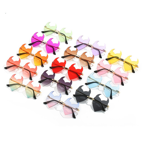 Cross-border new fashion personalized devil sunglasses for women, metal frameless sunglasses, trendy, Western and European, party sunglasses, funny glasses