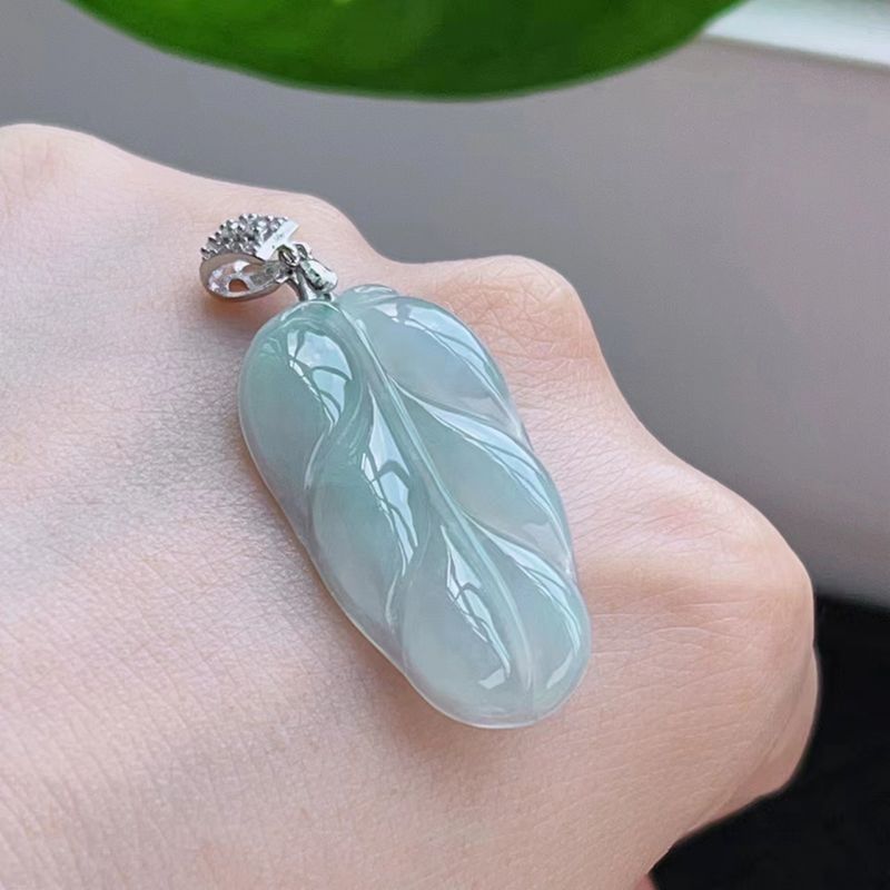 Mặt dây chuyền lá ngọc bích tự nhiên A hàng kết hợp dây chuyền bạc S999 — Ngọc tự nhiên A hàng