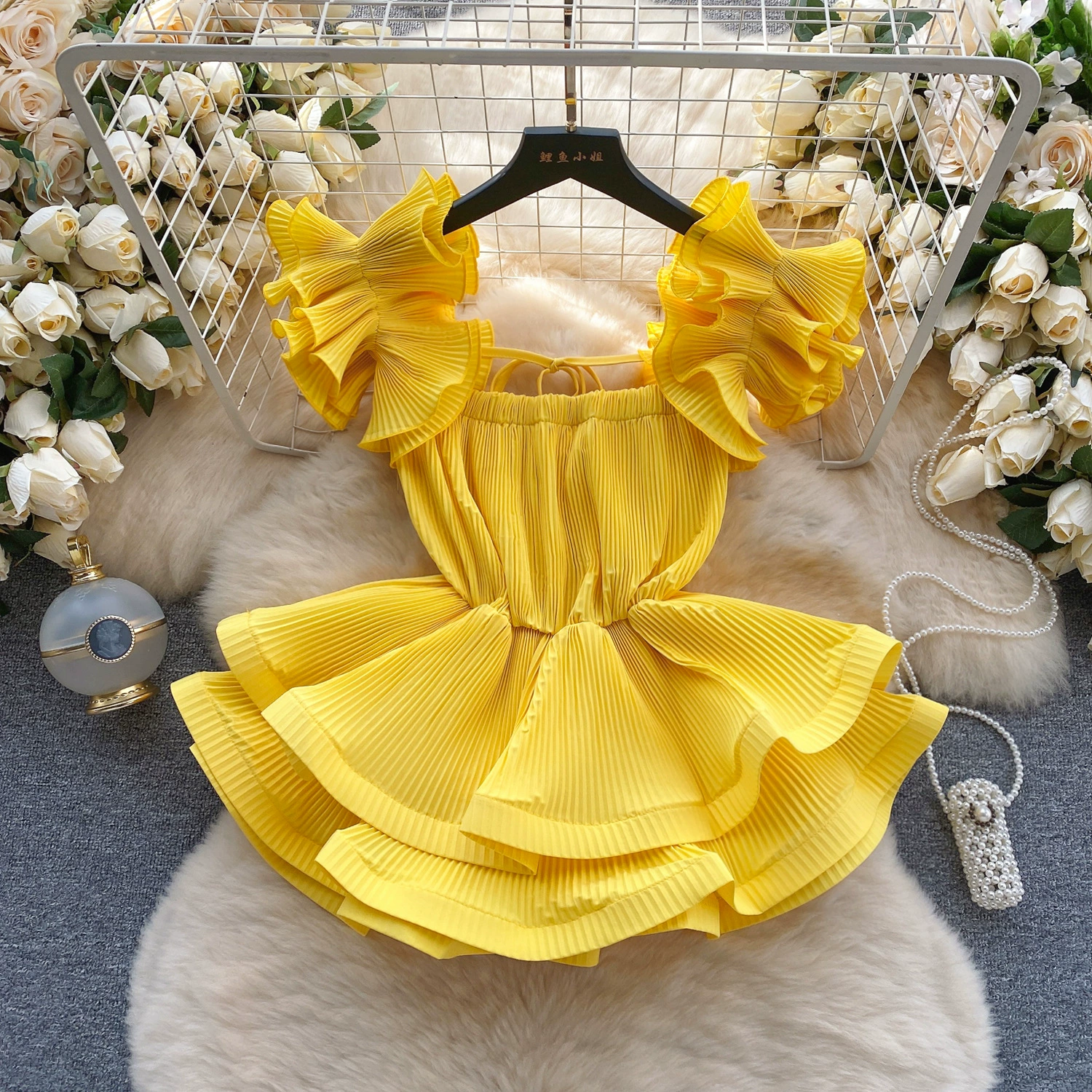 2024 модная шифоновая блузка в европейском стиле с тяжелыми плиссированными рюшами и ремешками, тонкий короткий топ с рюшами по подолу для женщин