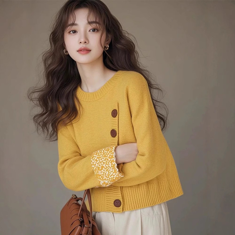 European-Style Heavy-Duty Small Fragrance Yellow Diagonal Button Inner Knit Sweater for Women 2025 New Winter Lazy High-End Feel