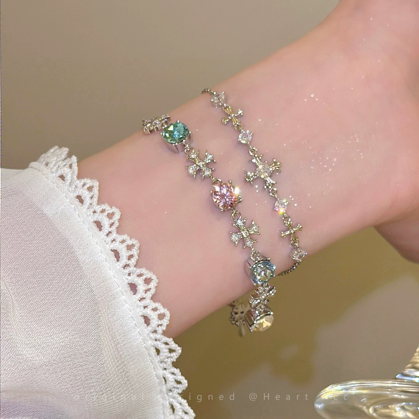 Minimalist Silver Cross Bracelet for Women, Light Luxury Niche High-End Jewelry, Exquisite and Stylish Accessory for Students