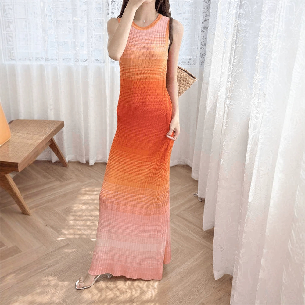 Summer orange fitted elegant brace with a round collar