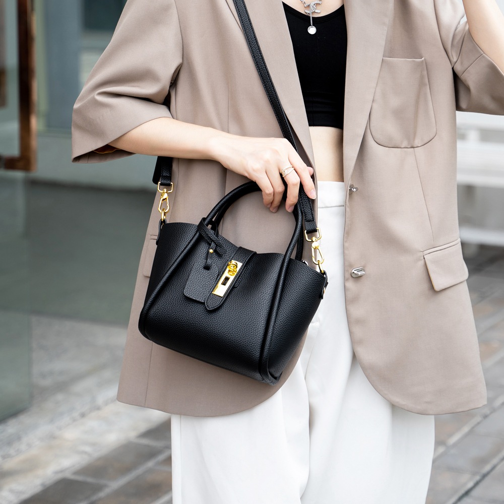 Niche Luxury Bucket Bag Genuine Leather Women's New Cowhide Crossbody Bag Versatile Handbag Shoulder Bag 8113