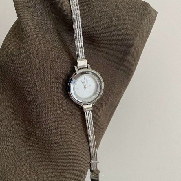 Exquisite Tassel Disc Watch for Women, Cool Style, Simple, High-End and Niche Style