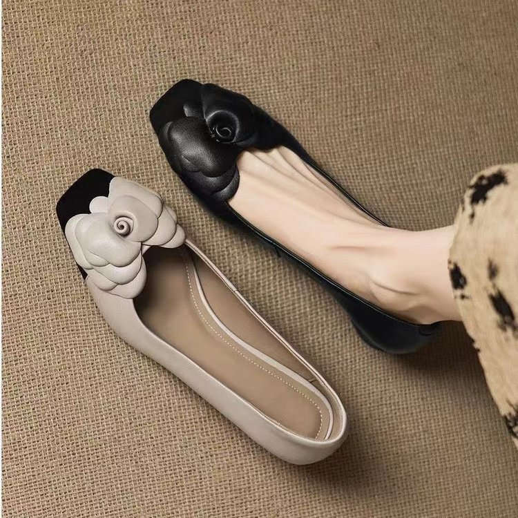Camellia francesa Xiaoxiangfeng nuevos zapatos de mujer 2026 primavera cuadrada cabeza de color combinado universal zapatos de cuero de viaje simple zapatos de boca clara
