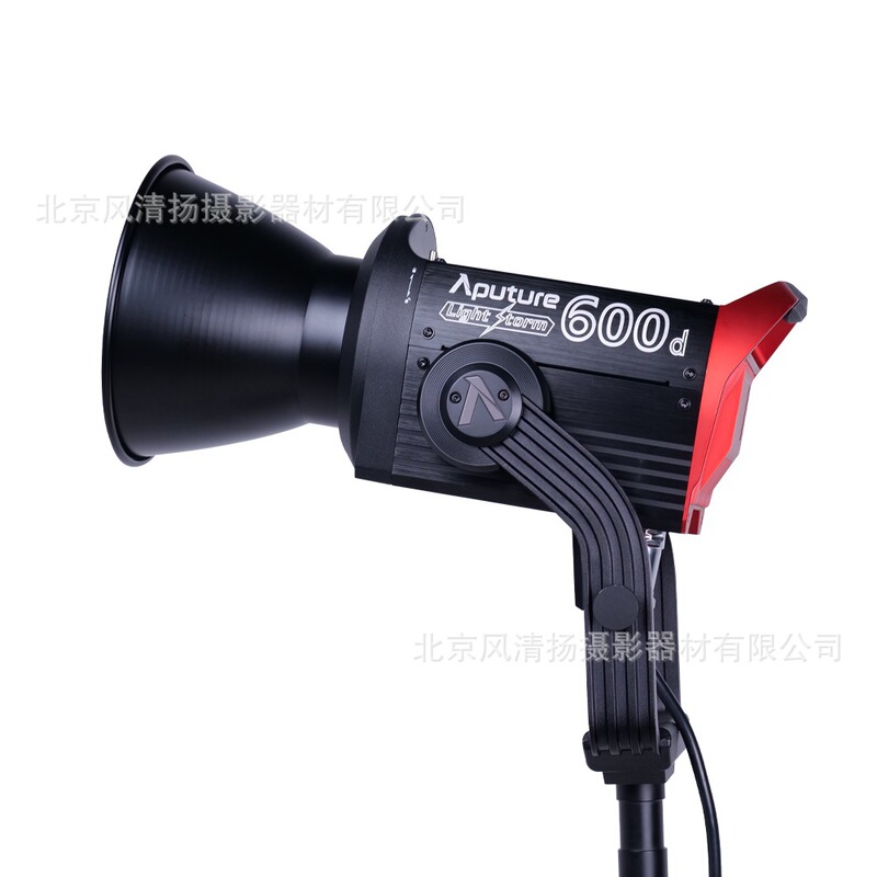 ETUs LS 600d Standard Edition generates 600W light storm for high-end live broadcast and commercial shooting