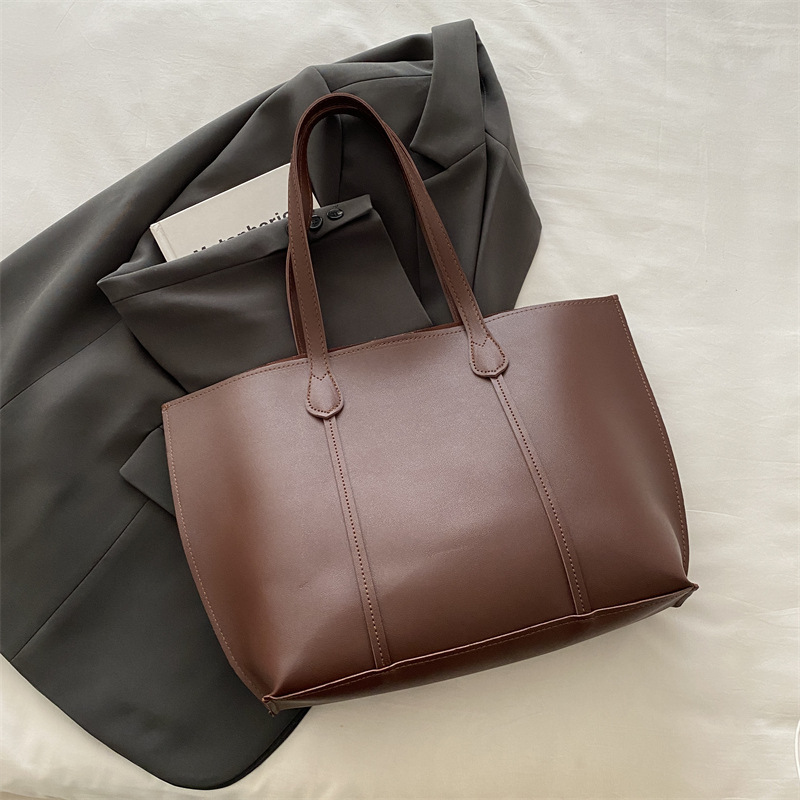Bolsa coreana de gran capacidad de color sólido para mujeres 2024 nueva moda retro bolso de viaje simple bolso de hombro sólido