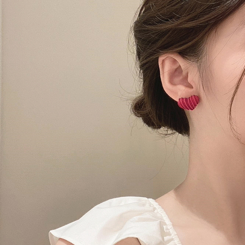 Korean Style Simple White Rose-red Love Pattern Ear Studs 2021 Fashion Design Sense Elegant Earrings display picture 5