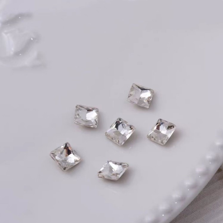 Pointed bottom white 2*2 square
