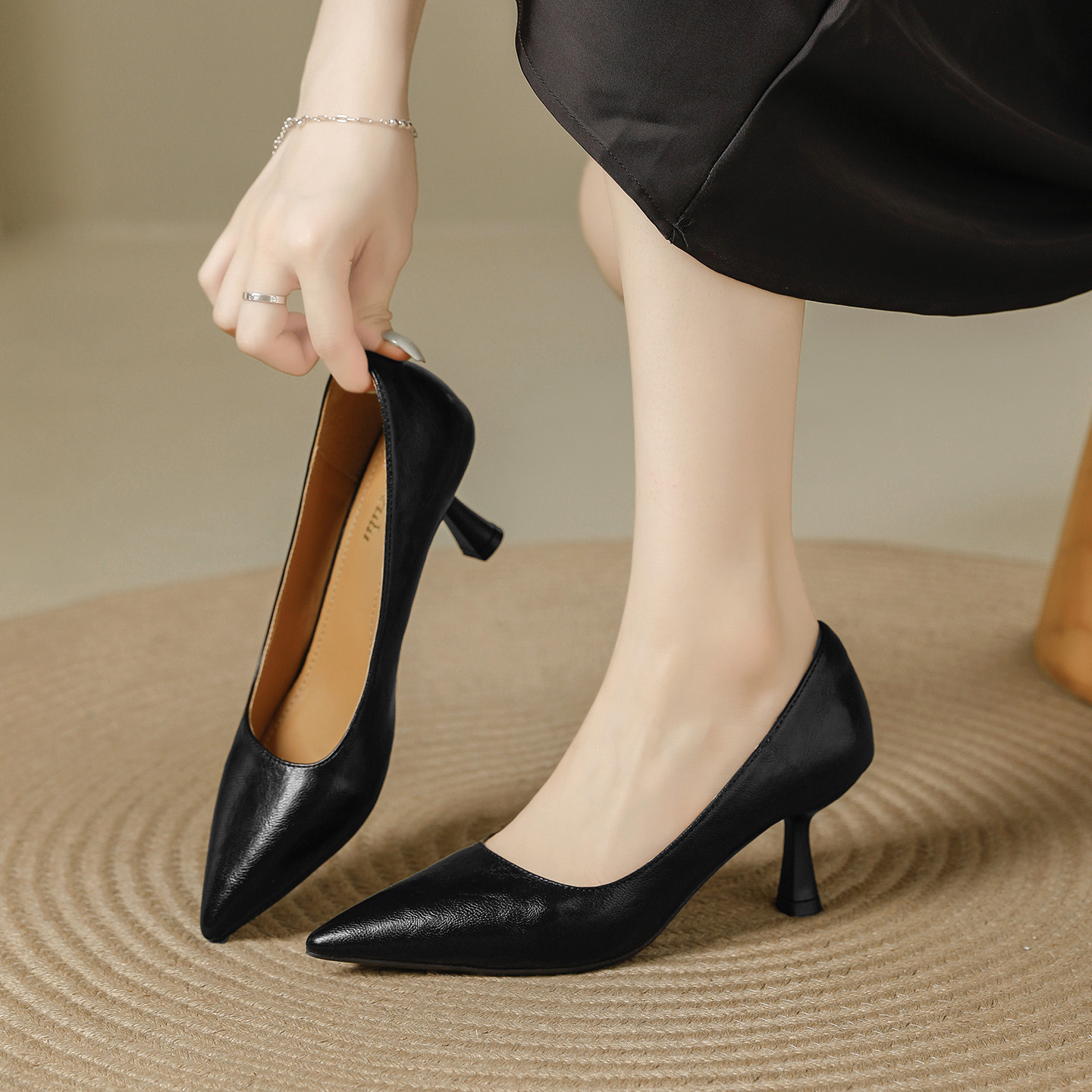 Pointed Toe Shallow Mouth Soft Leather Shoes for Women in Autum New Slimming Look Stiletto Heels Simple Elegant Versatile Professional Work Clothing High Heels