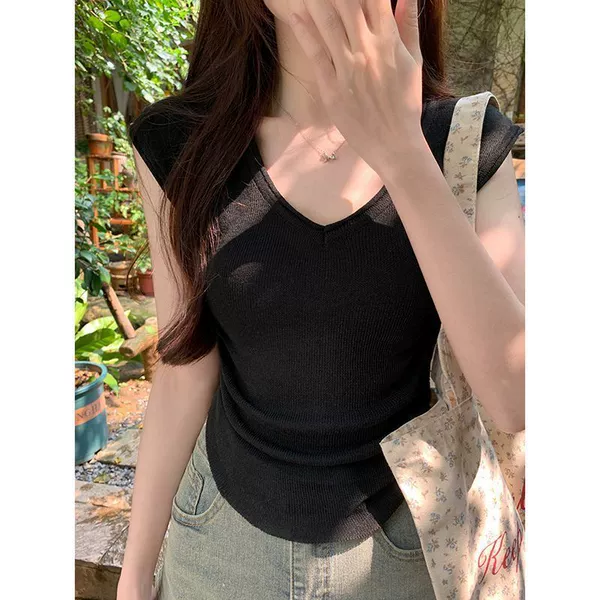 Black [physical quality. + big-name quality]