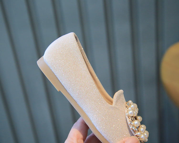 Sapatos de pele para menina estilo princesa com pérolas_voghion.com