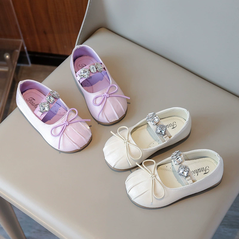 Детская обувь принцессы корейская мода стразы маленькая кожаная обувь для девочек весна и осень 2025 новая мягкая подошва маленькая девочка одиночная обувь