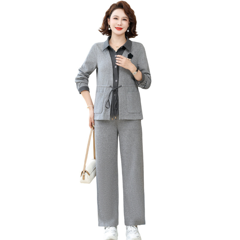 気質の中年のお母さんの服のコートの短い長袖の中で年配の女性のカジュアルなスーツの洋風のゆったりしている2つのセットのファッション|undefined