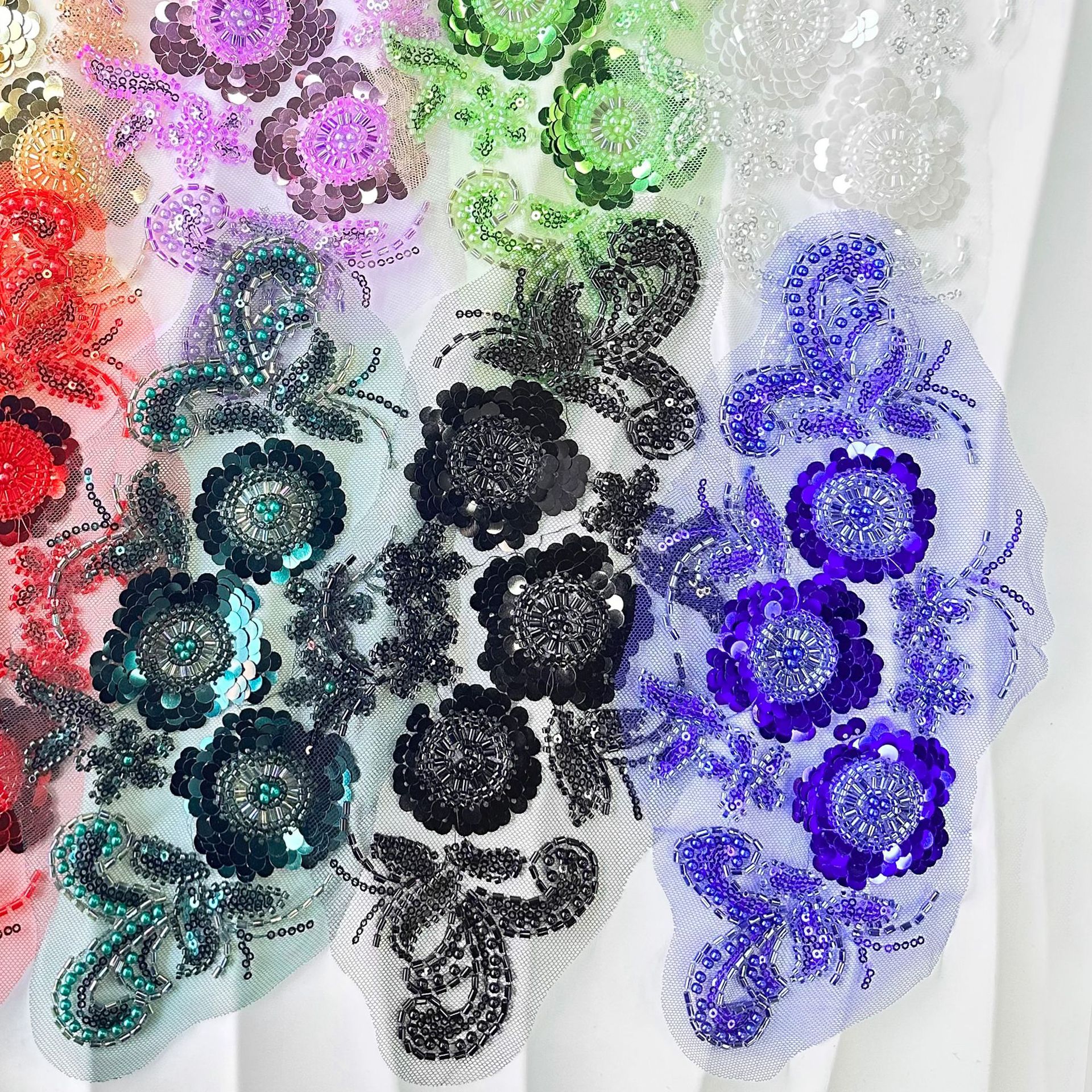Flores tridimensionales subsidios de malla bordados perlas de clavos manuales parches vestido vestido vestido vestido de boda accesorios de decoración al por mayor image 3