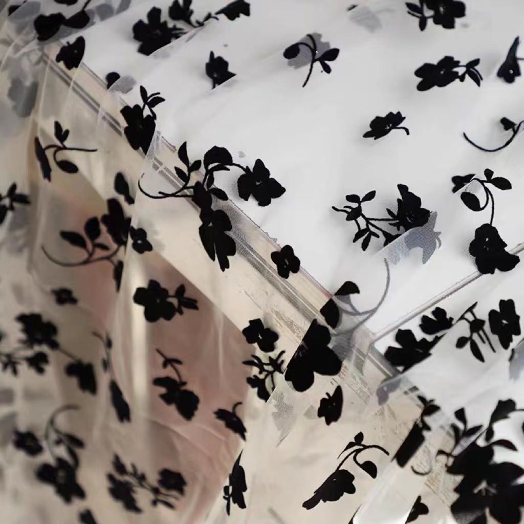 厂家供应 特密瑞士网纱网眼布一支花植绒玫瑰花 女裙纱连衣裙面料