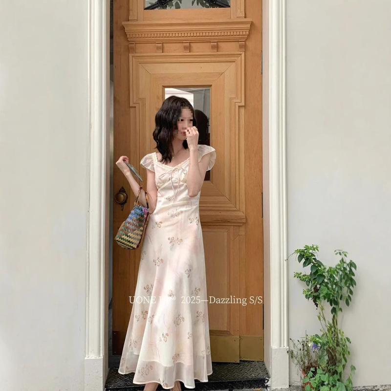 法式优雅气质荷叶袖碎花连衣裙女2025夏季蕾丝边方领收腰长裙|undefined