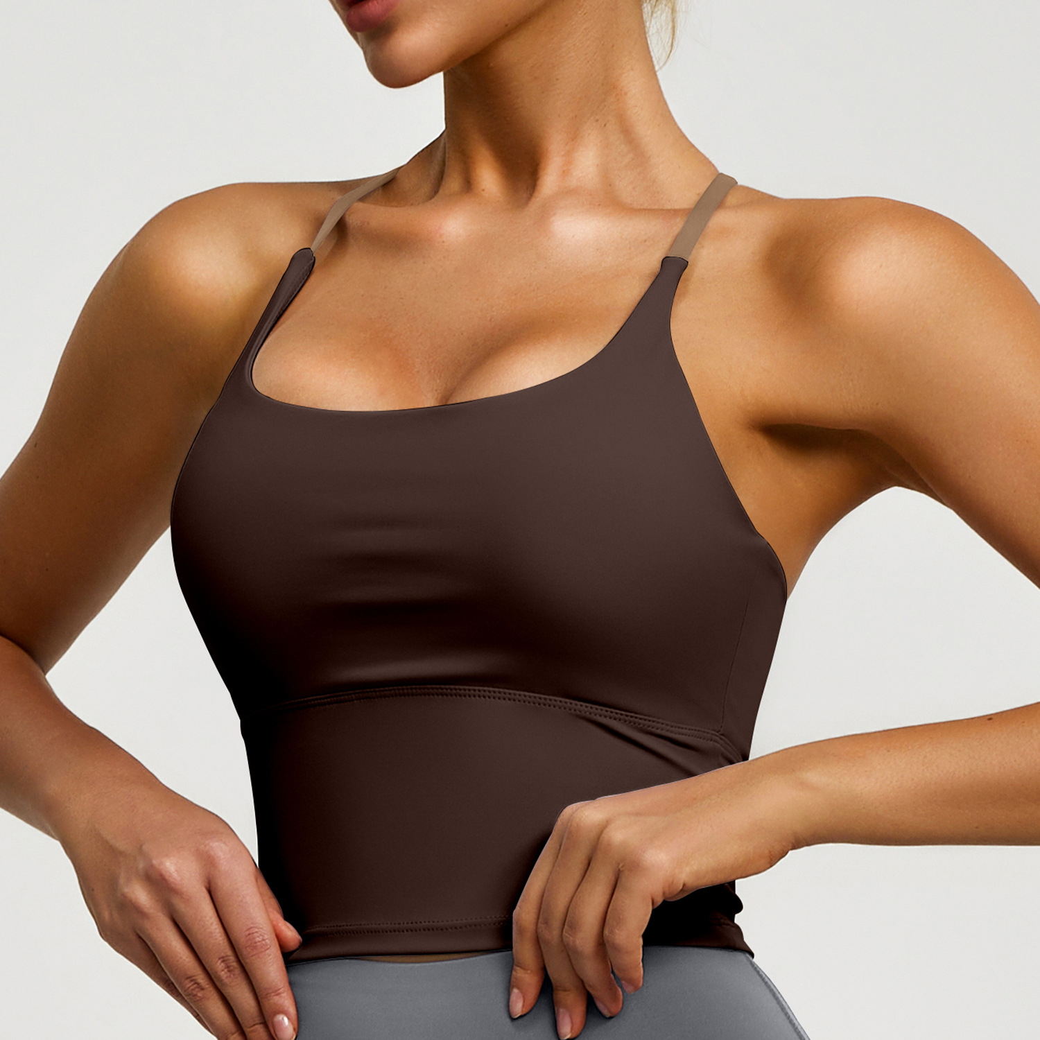 Chaleco deportivo sin tirantes con espalda cruzada de nuevo estilo transfronterizo con alta elasticidad y almohadillas para el pecho para mujer