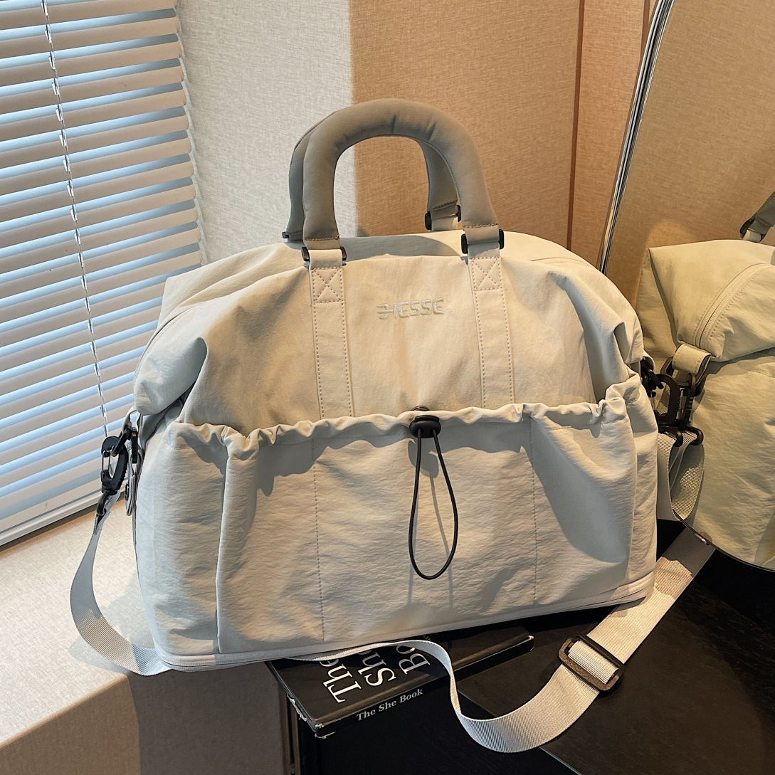 2026 New Lazy Style Large Capacity Commuter Bag, Contrast Color Hand-Carry Design, Simple Versatile Travel & Gym Dual-Use Bag - Thumbnail 2