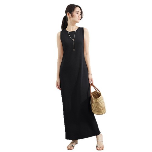 Elegant and versatile commuting maxi dress with floor-length and two necklines, unlined dress suitable for plus-size women, simple and stylish summer attire.