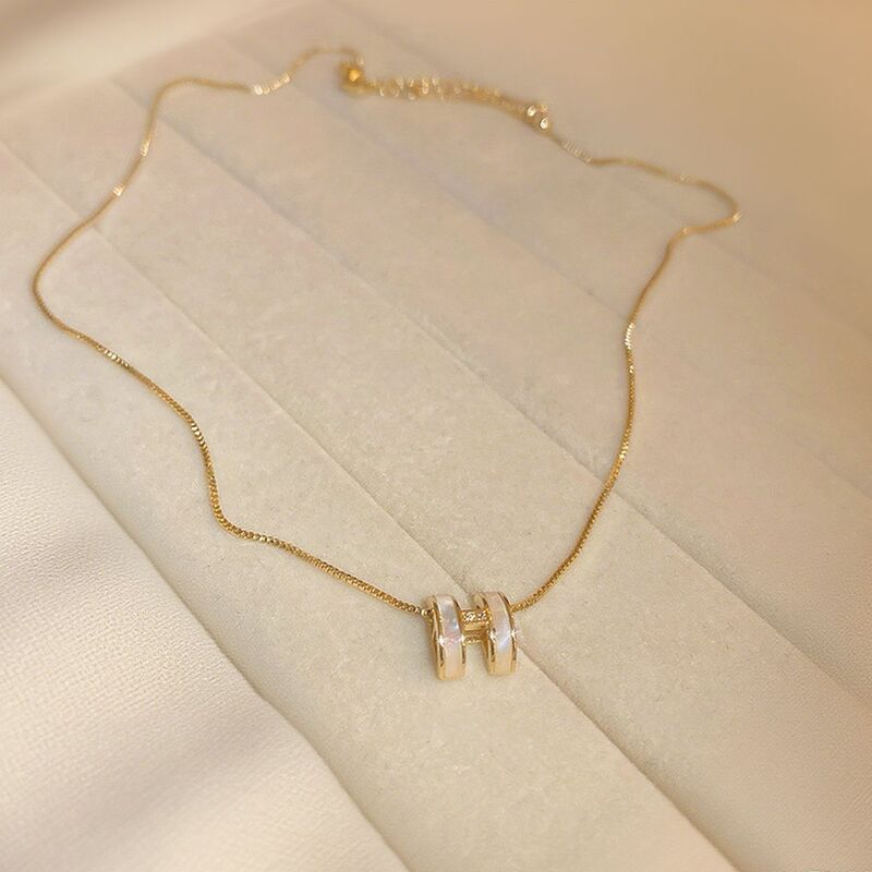 Light Luxury Letter H 3D Necklace for Women, Trendy Influencer Style, Niche Minimalist Style, Instagram-Worthy, Ethereal and Versatile Collarbone Chain Light Luxury Letter H 3D Necklace for Women, Trendy Influencer Style, Niche Minimalist Style, Instagram-Worthy, Ethereal and Versatile Collarbone Chain