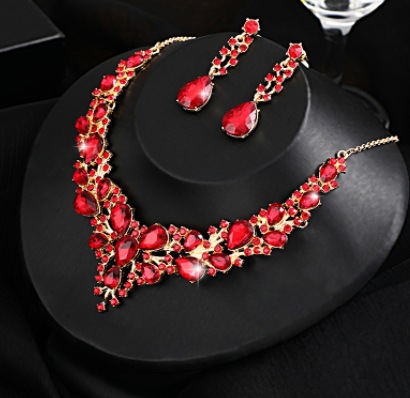 欧米の水晶の宝石のネックレスのイヤリングのセットの精巧でファッション的な気質の新婦のアクセサリのパーティーの高級な2つのセット