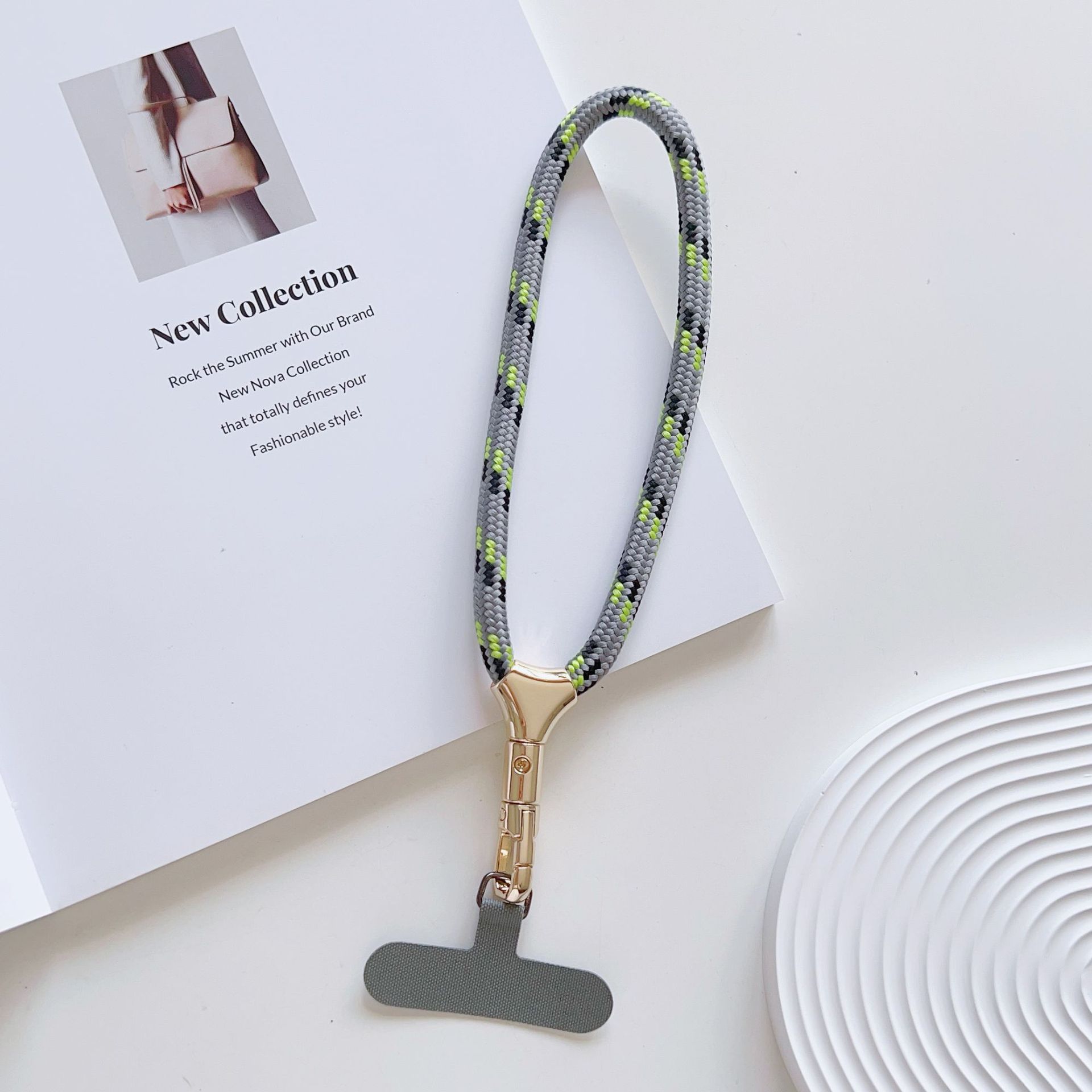 Cuerdas de muñeca ajustables de alta calidad con clips de hebilla pequeñas y frescas de poliéster corto para colgar teléfonos móviles simples y versátiles