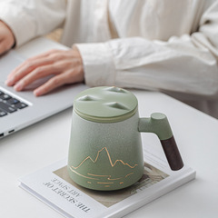 お茶の水はお茶のコップを分離して水を飲む大容量の男女の陶磁器の杯の事務室のマグカップを飲んで蓋の濾過の彫刻を持ちます。