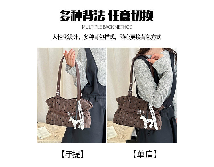 Túi tote kẹp nách nữ họa tiết chấm bi, form lớn đựng nhiều đồ, có dây đeo vai — Màu cà phê Không có mặt dây chuyền, Đen không có mặt dây chuyền, Màu cà phê có mặt dây chuyền, Màu đen có mặt dây chuyền chi tiết 10