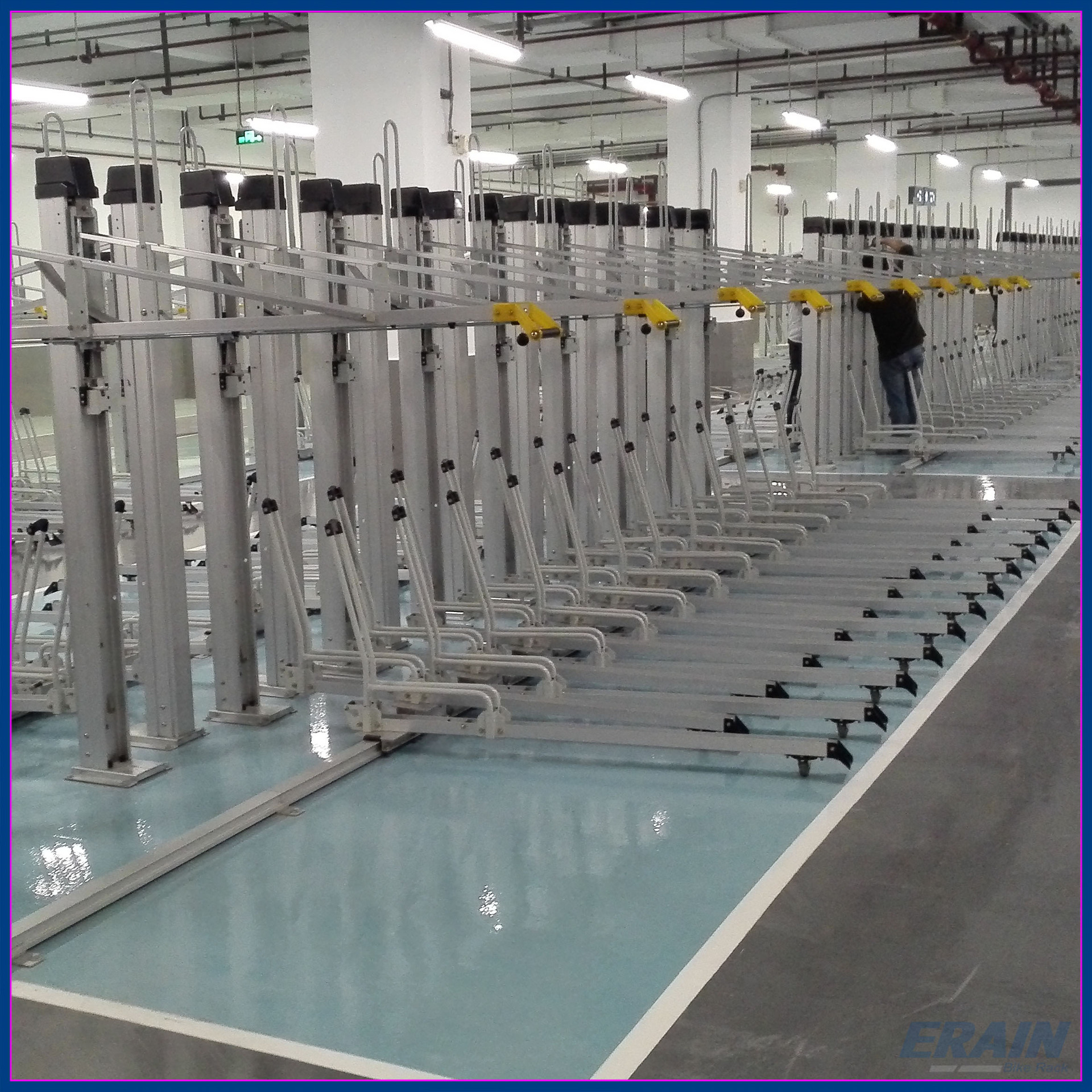 厂家直销 抽拉式 直压式 垂直式 水平移动式双层自行车架