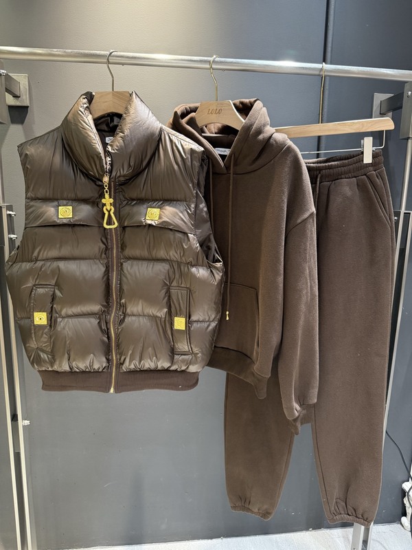 mm家25ss秋冬新款异型扣装饰棉马甲+卫衣三件套立领套装|undefined