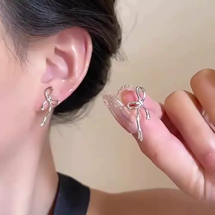 Brand universal small earrings from pearl