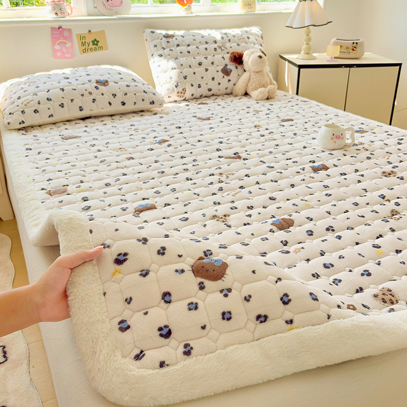 Milk velvet mattress, 400g thickened, warm bedspread, blanket, suitable for student dormitories and apartments, single bed protector, mattress pad Milk velvet mattress, 400g thickened, warm bedspread, blanket, suitable for student dormitories and apartments, single bed protector, mattress pad