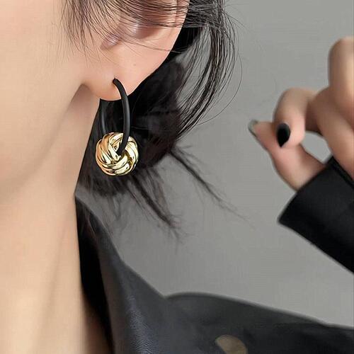 Black and gold contrasting colors two-piece ball earrings for women retro Hong Kong style earrings light luxury high-end metal earrings temperament earrings