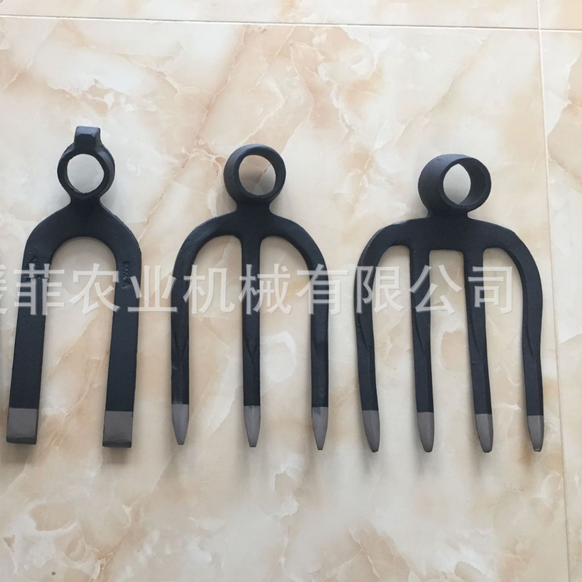 出口锄头 生产东南亚锄头橘红色金鱼牌油漆HOE，H301 H316规格