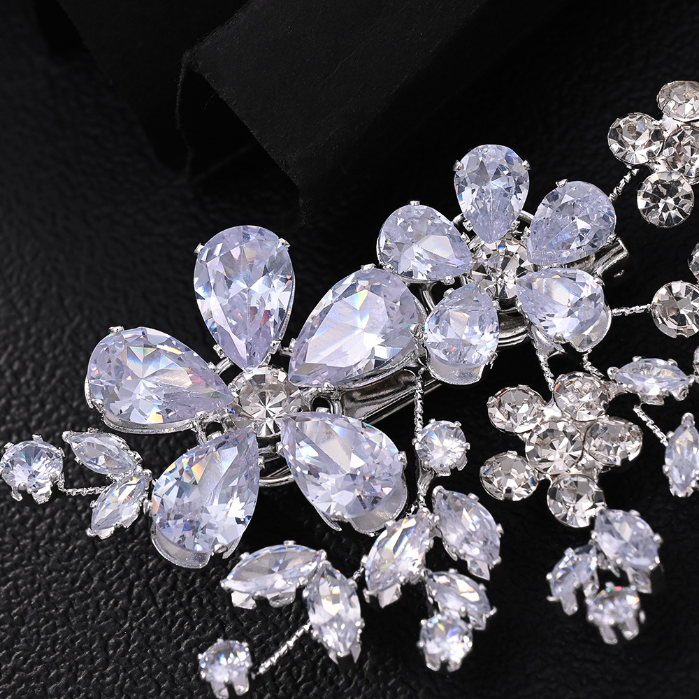 Aliexpress nuevo diseño de broche de flores de lujo ligero flor de pecho de zircón vestido de cena accesorios broche femenino