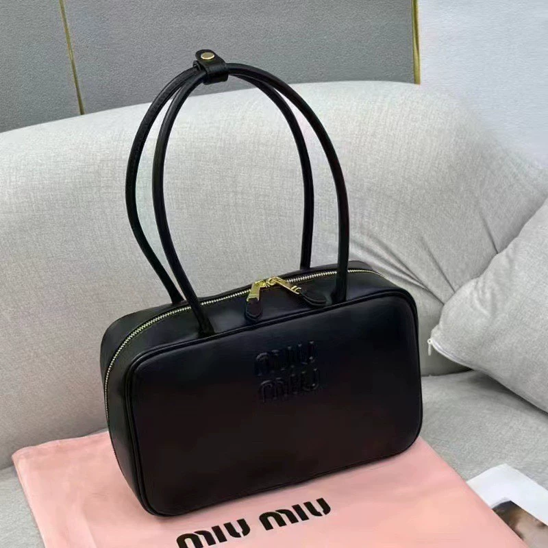 2025miu Новойетка хендсотипруно? (Note: The third contains brand-like text 'miu' and 'Houndstooth' which translates as клетчатая узор? Let's translate sensibly)