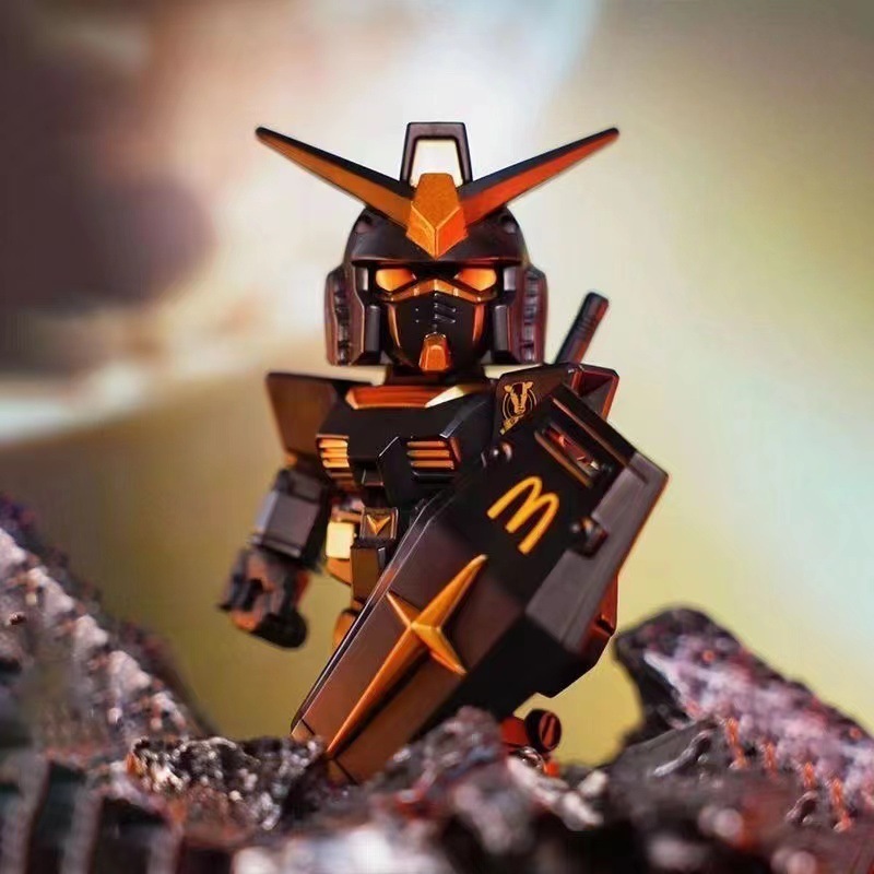 在庫あり アンガスガンダム マクドナルド共同ブランド ブラックゴールド オリジナルオーナメント フィギュア おもちゃ パッケージモデル 組み立て玩具|undefined