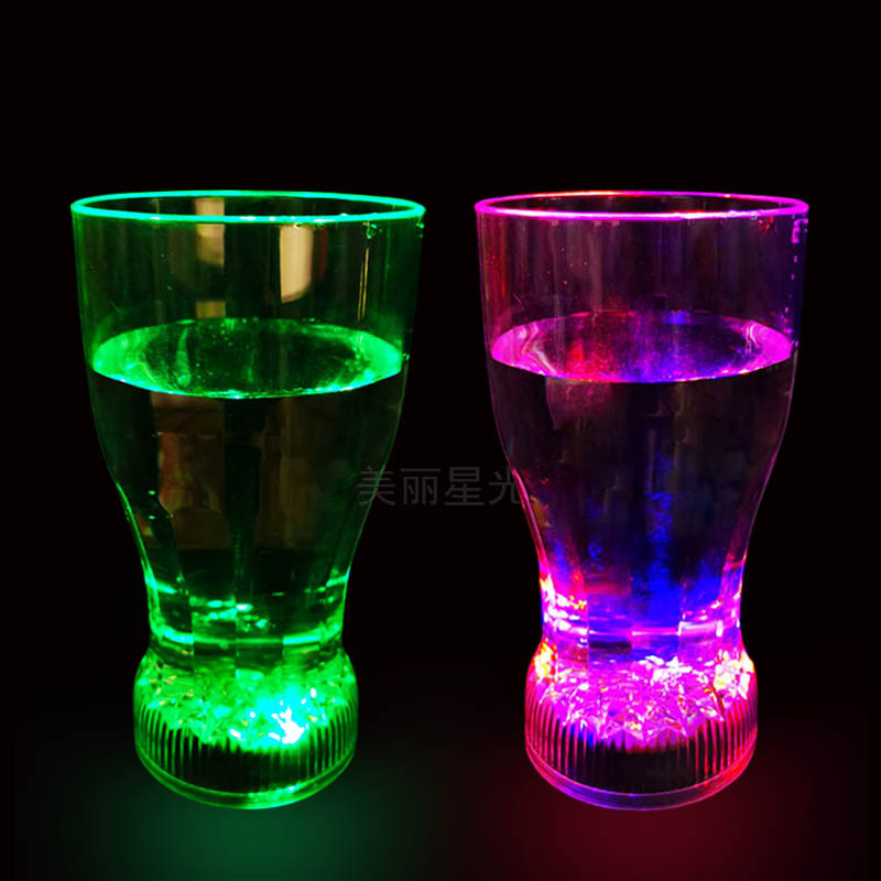 Taza de cerveza mediana luminosa deslumbrante Taza de coleta luminosa Suministros de atmósfera de bar Taza luminosa led Fabricante
