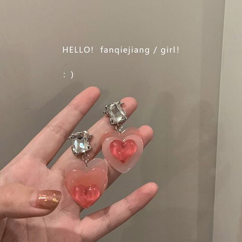 Sweet pink heart-shaped chiffon petal earrings suitable for round faces, slimming and unique design, high-end earring