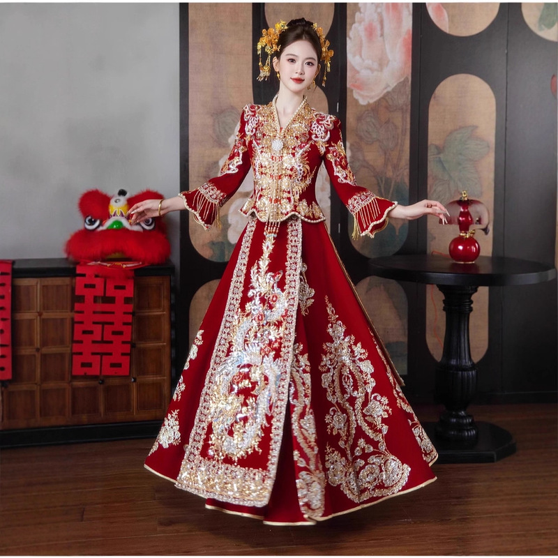2025 New Velvet Winter Heavy V-Neck Xiuhe Wedding Dress Chinese Style Dragon and Phoenix Gown Slimming Wedding Attire