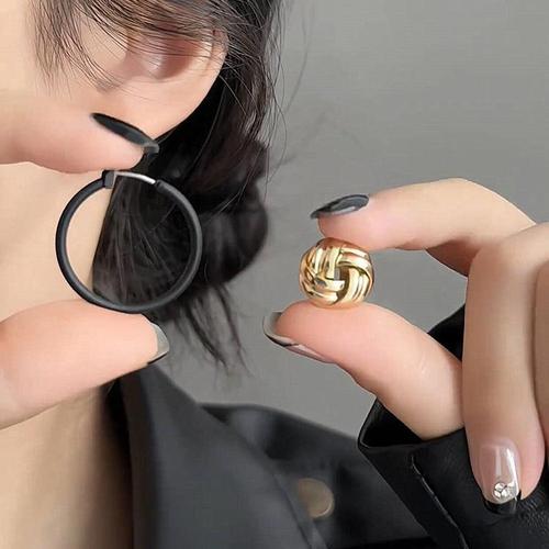 Black and gold contrasting colors two-piece ball earrings for women retro Hong Kong style earrings light luxury high-end metal earrings temperament earrings
