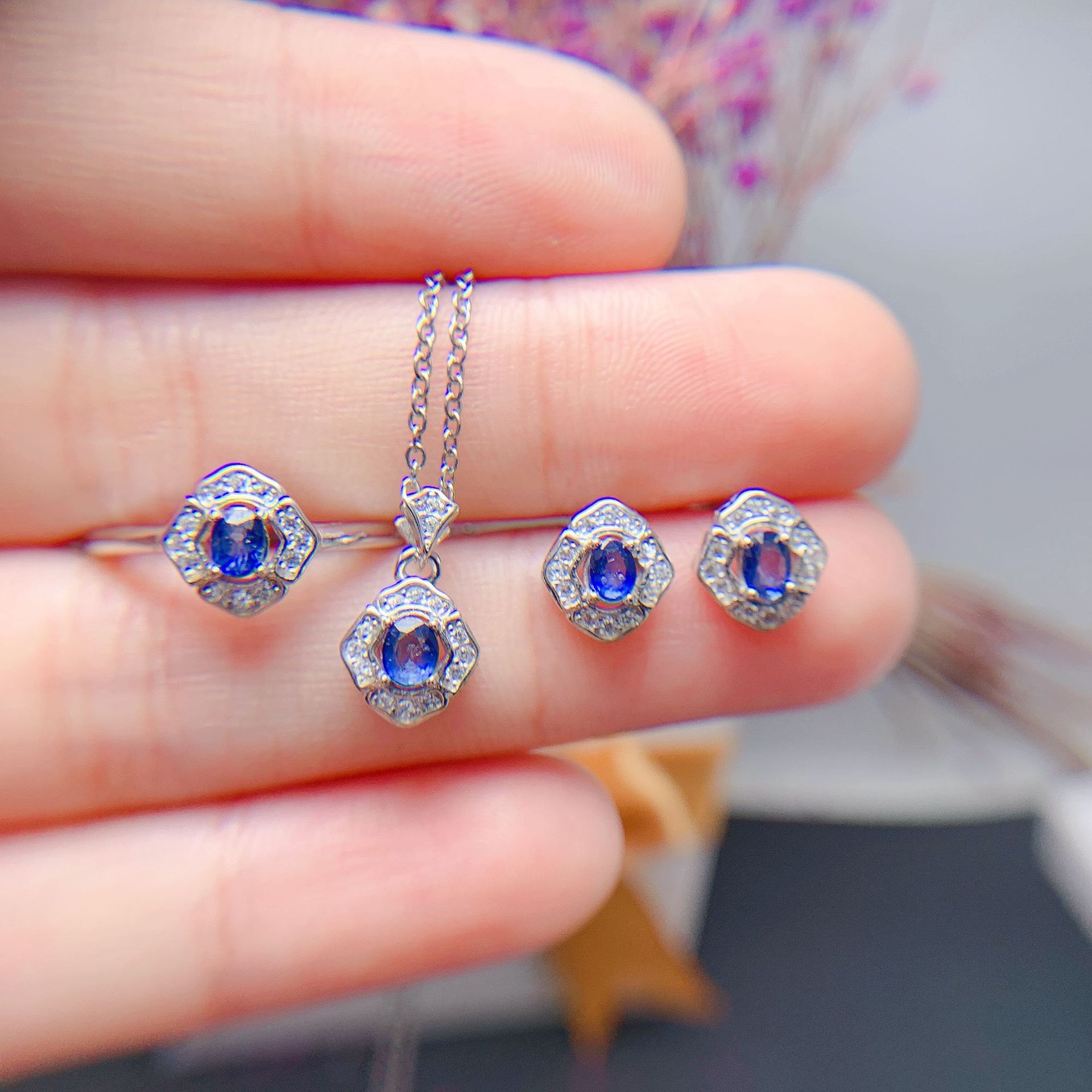 Organic sapphire set