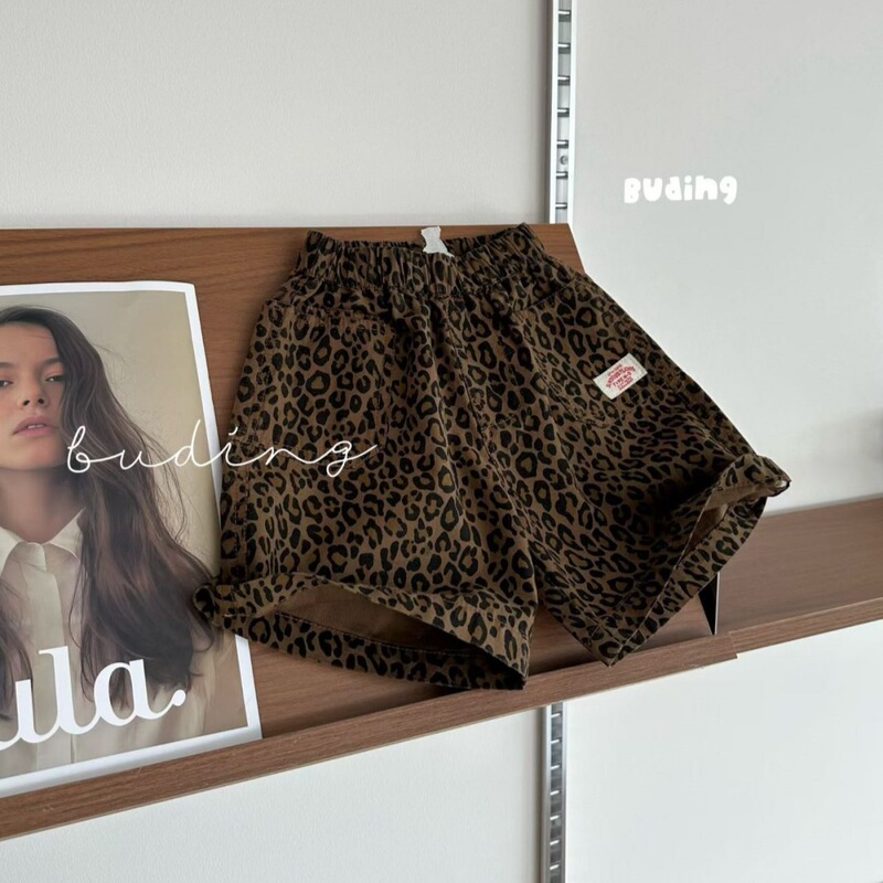 Children's Fashionable Leopard Print Shorts for Boys and Girls, 2026 Summer Cotton Casual Pants, Korean Style Toddler Knee-Length Shorts Trendy Children's Fashionable Leopard Print Shorts for Boys and Girls, 2026 Summer Cotton Casual Pants, Korean Style Toddler Knee-Length Shorts Trendy