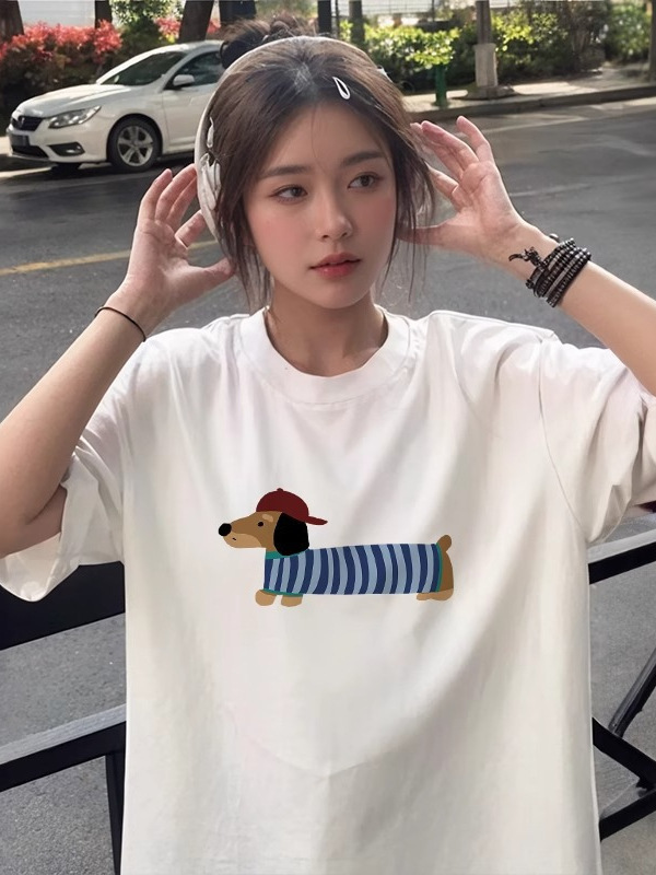 女性のための白い半袖 T シャツ 2025 年夏の新しいホットスタイルのオフショルダー デザイン T シャツ純粋な綿のスリムで多用途なトップ|undefined
