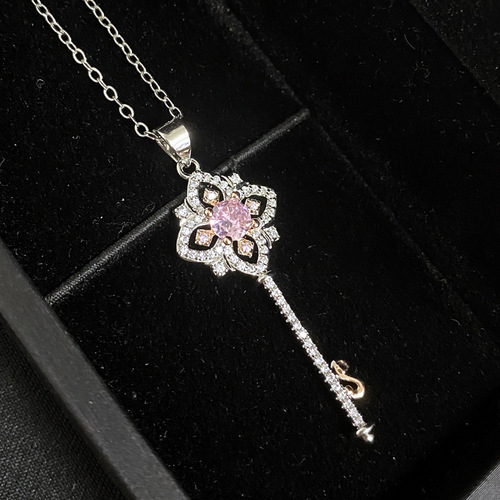 Versa original cherry blossom pink key pendant for women, 18K plated, light luxury, elegant, full of diamonds, versatile women's sweater pendant