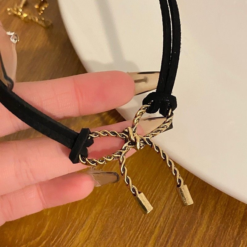Alloy Material Cross, Heart Shape, Rose, Flower, Bow Knot Pattern Romantic Simple Style Cross Heart Shape Rose Alloy Choker Wholesale