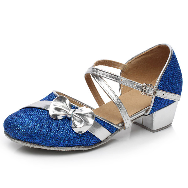 Nuevos zapatos de baile latino de niñas de fondo suave zapatos de baile moderno de tacón medio para niños zapatos de práctica mariposa nudo suela de goma al aire libre